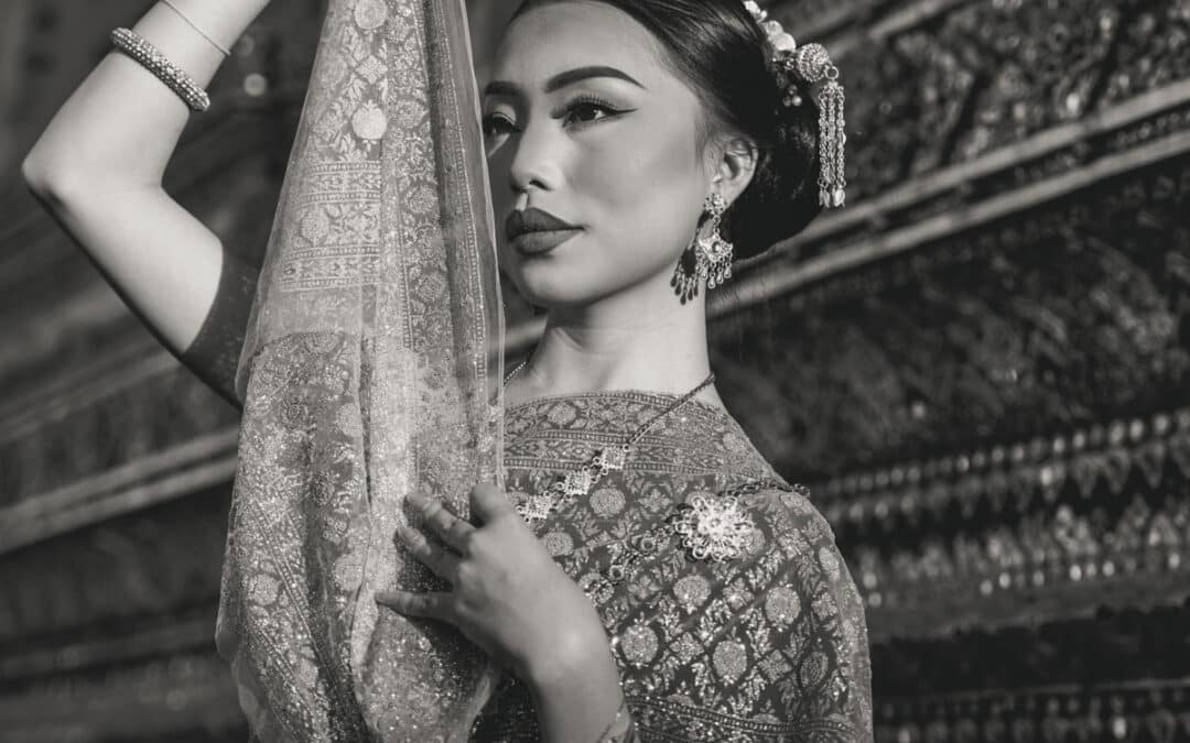 Bangkok by Night: Evening Photo Tours with Thai Costume Rental